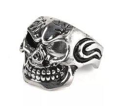 bague tête de mort en métal