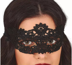 Masque brodé noir foncé