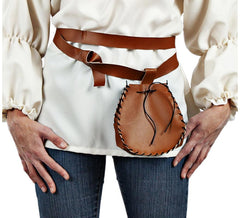 Sac tressé marron médiéval avec ceinture