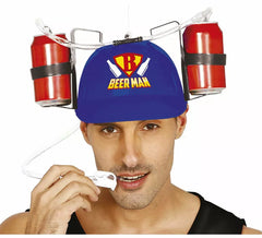 Bière homme buvant casque