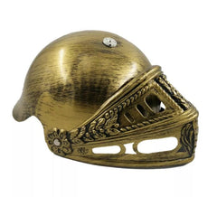 Casque de chevalier d'or avec grille