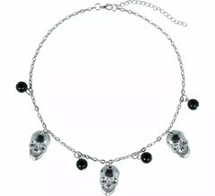 Collier têtes de mort et boules noires