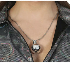 Collier boule disco des années 70
