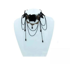 Collier gothique en dentelle avec gouttes noires