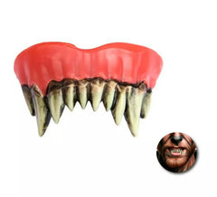 Dents supérieures de loup-garou adulte