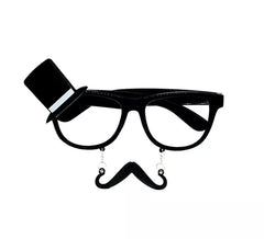 Marié avec des lunettes à moustache