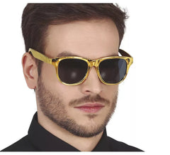 Lunettes modernes sombres de différentes couleurs