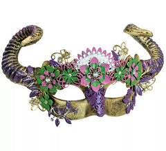 Masque de diable théâtral avec fleurs