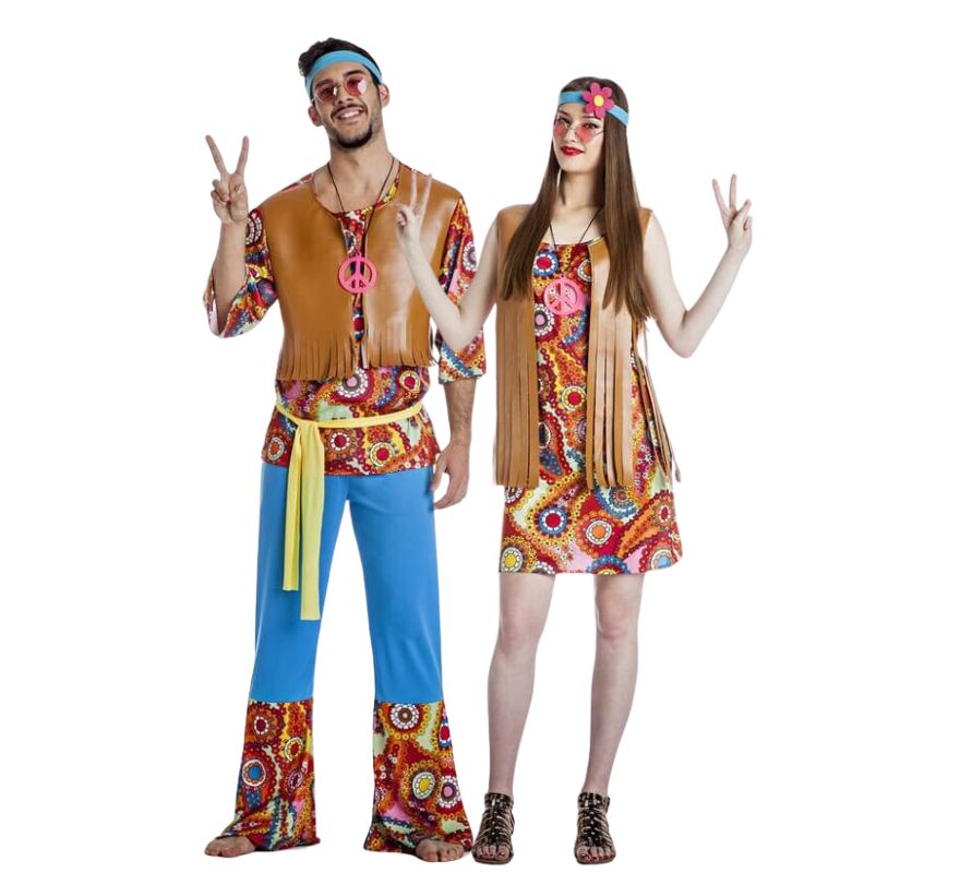 Couple de hippies avec gilets adultes