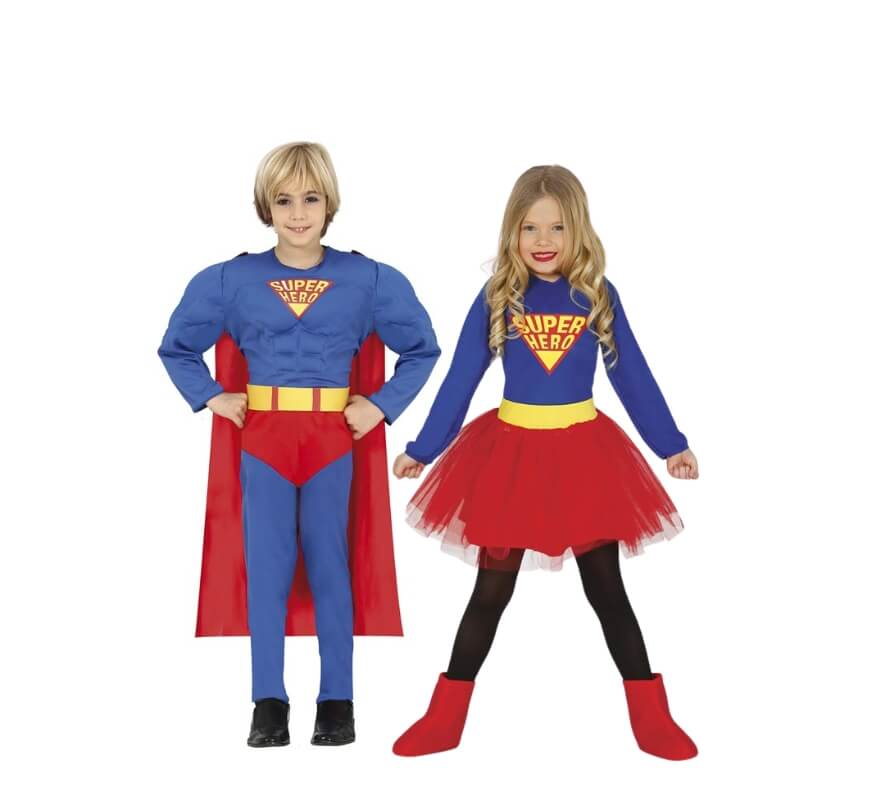 Couple de super-héros bleus et rouges