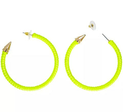 Boucles d'oreilles créoles de différentes couleurs néon