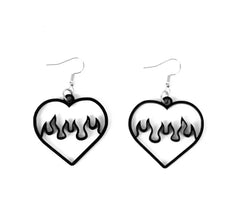 Boucles d'oreilles coeurs noirs en feu