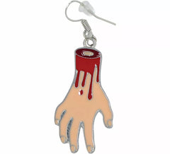 Boucles d’oreilles mains sanglantes