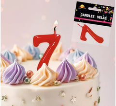 Bougie rouge avec le numéro 7 pour anniversaire